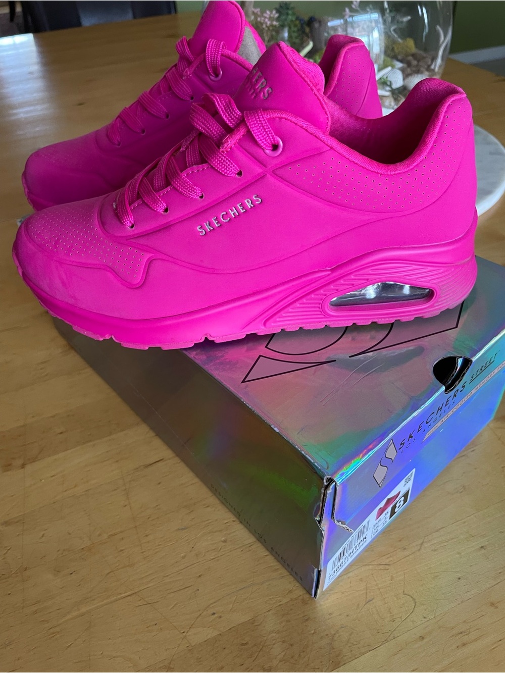 🩷🩷🩷Skechers Women's Neon Pink Platform Lace-Up Sneakers Size 8🩷🩷🩷 - Picture 2 of 6